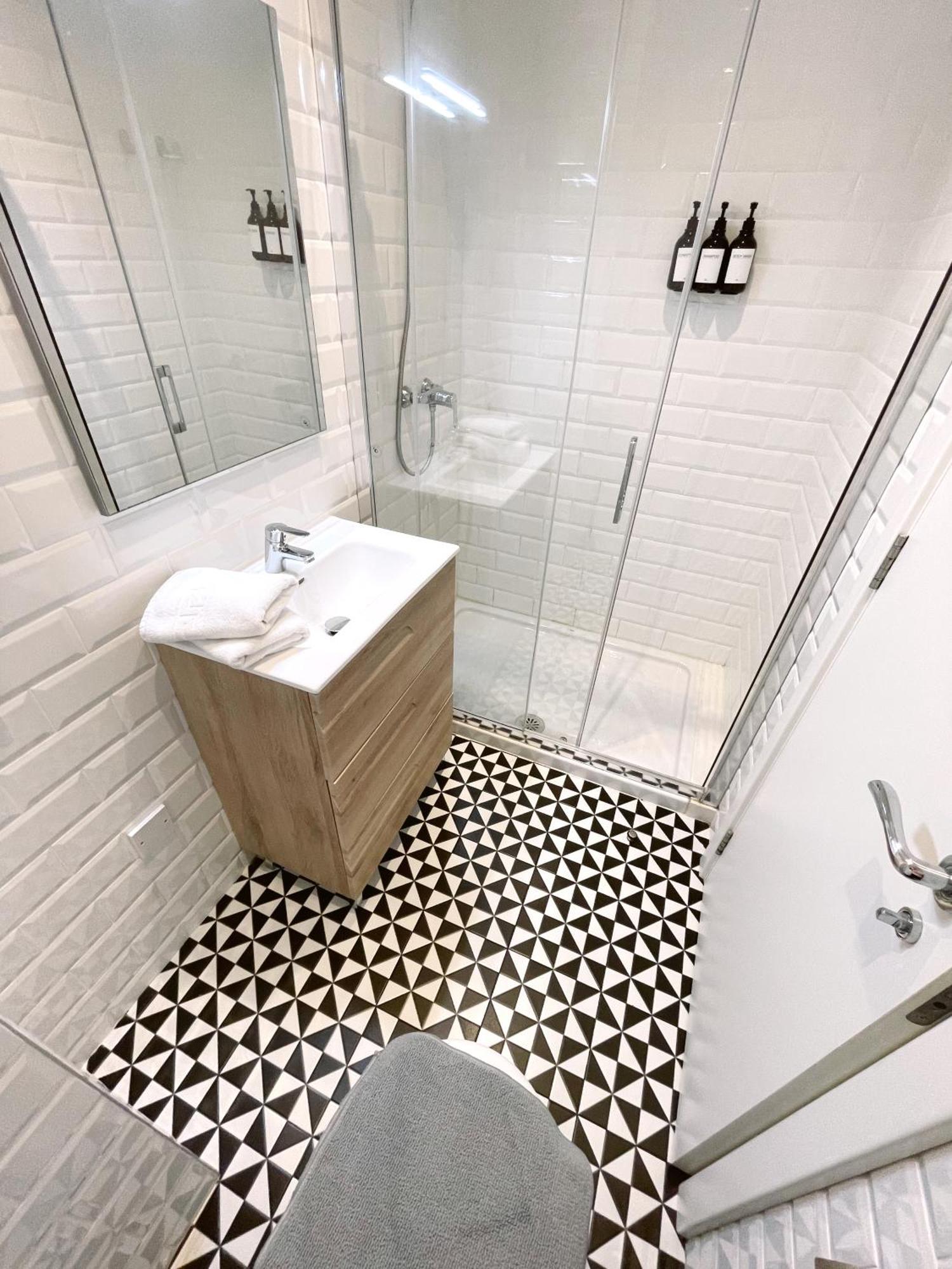 Delightful City Centre Studio Clarendon Apartment - Grand Central House 直布罗陀 外观 照片