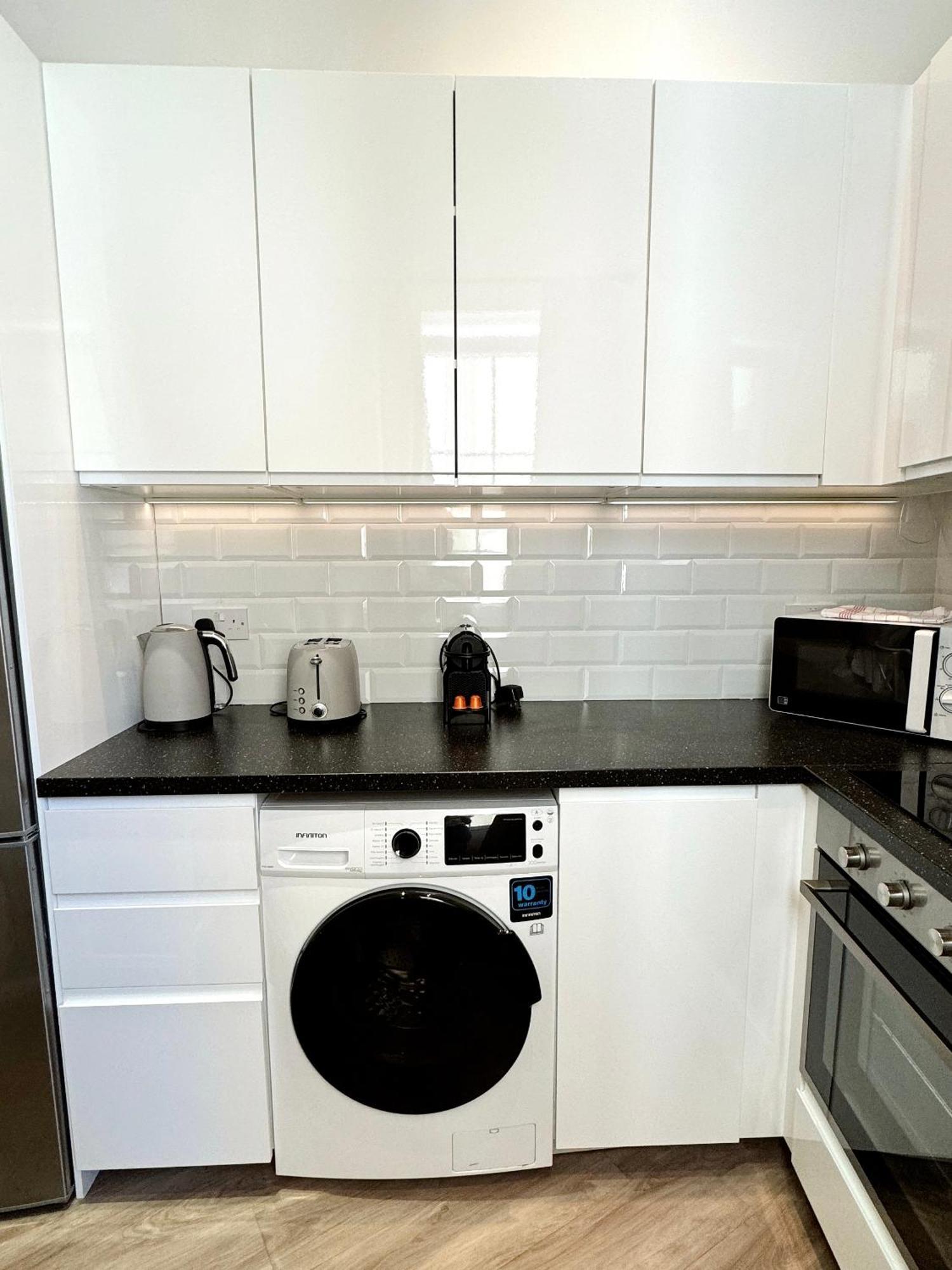 Delightful City Centre Studio Clarendon Apartment - Grand Central House 直布罗陀 外观 照片