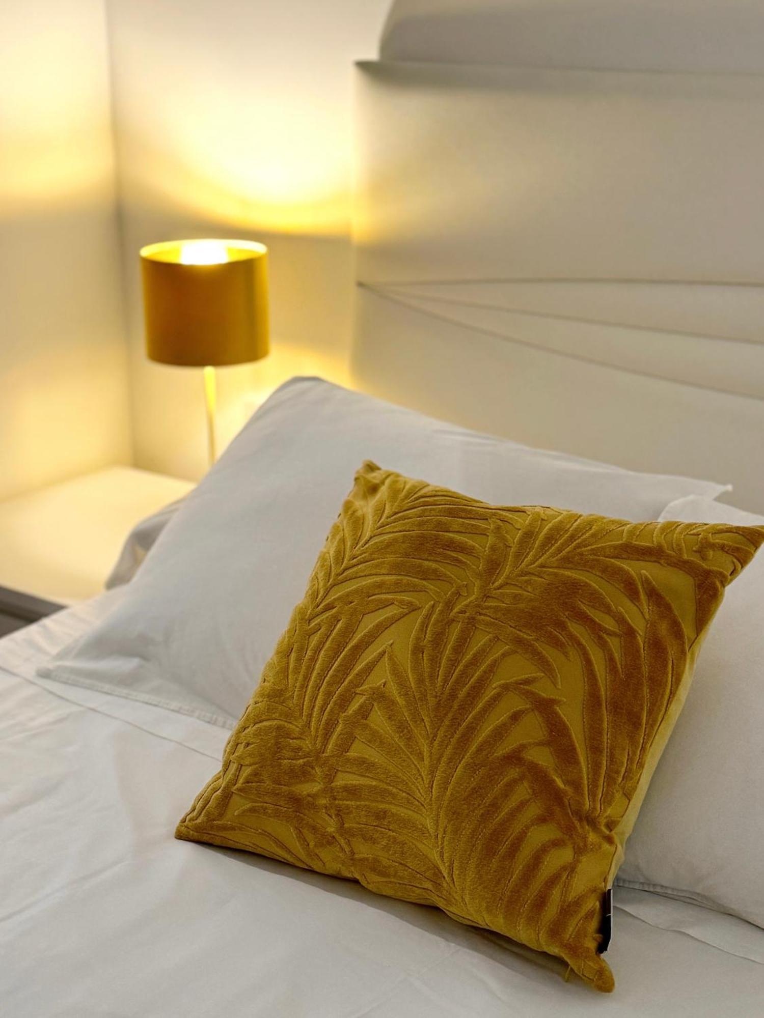 Delightful City Centre Studio Clarendon Apartment - Grand Central House 直布罗陀 外观 照片