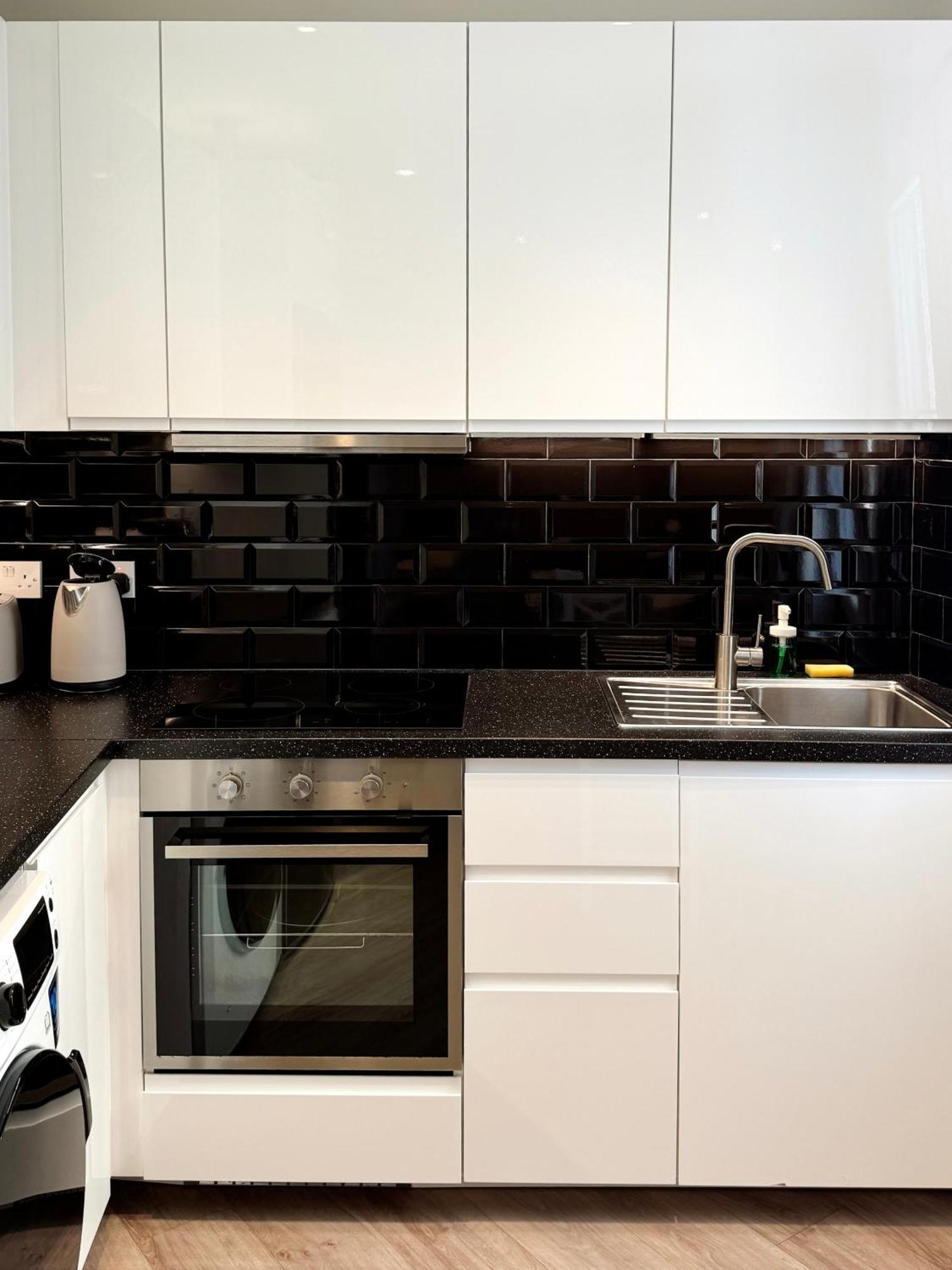Delightful City Centre Studio Clarendon Apartment - Grand Central House 直布罗陀 外观 照片