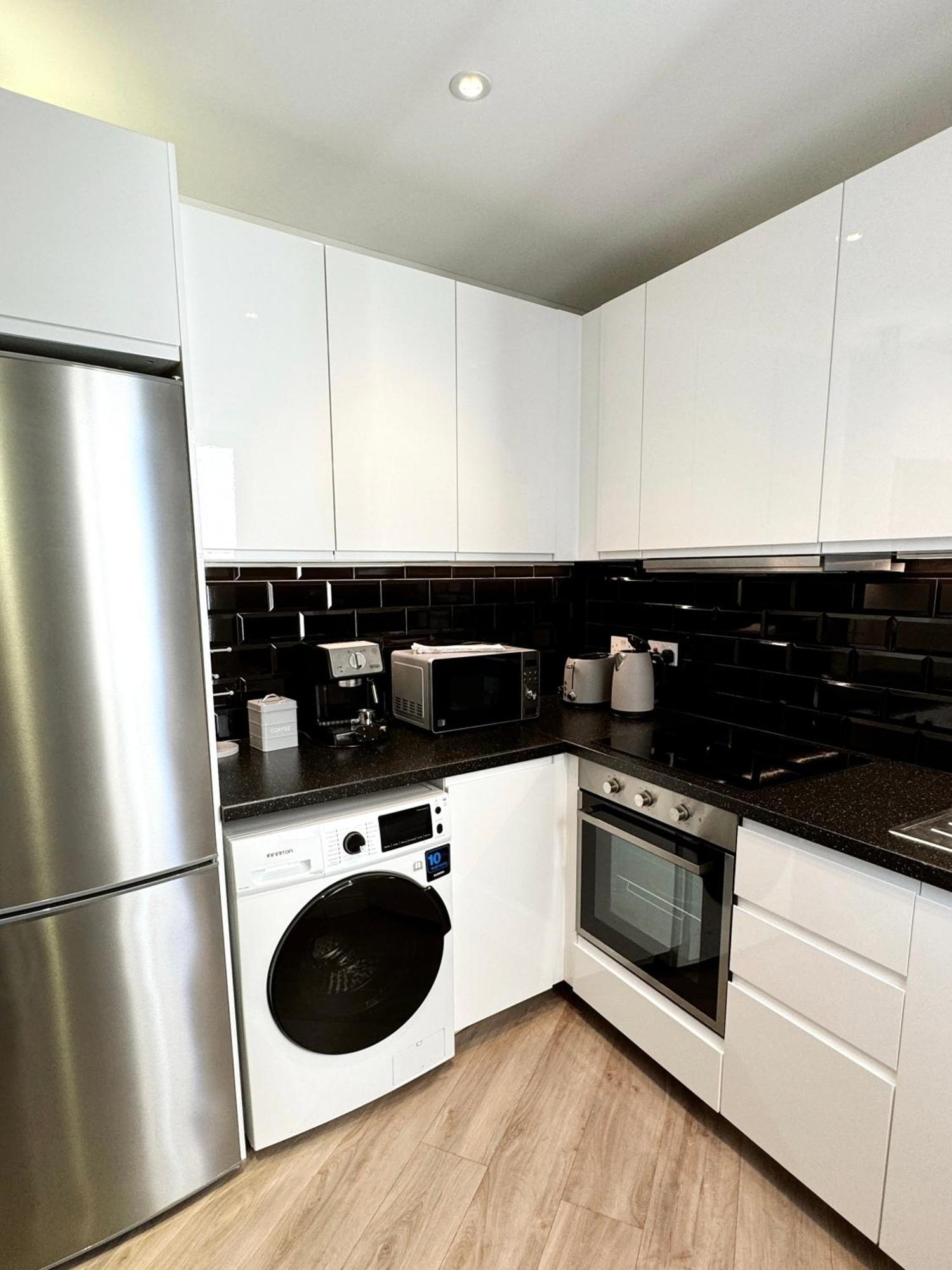 Delightful City Centre Studio Clarendon Apartment - Grand Central House 直布罗陀 外观 照片