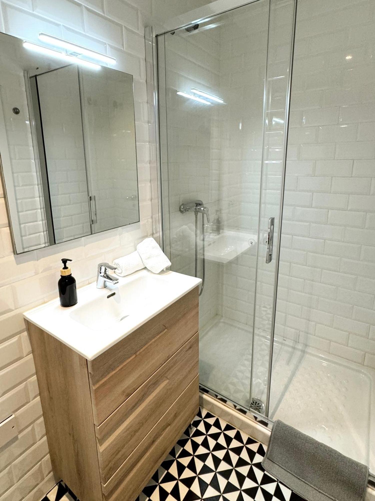 Delightful City Centre Studio Clarendon Apartment - Grand Central House 直布罗陀 外观 照片