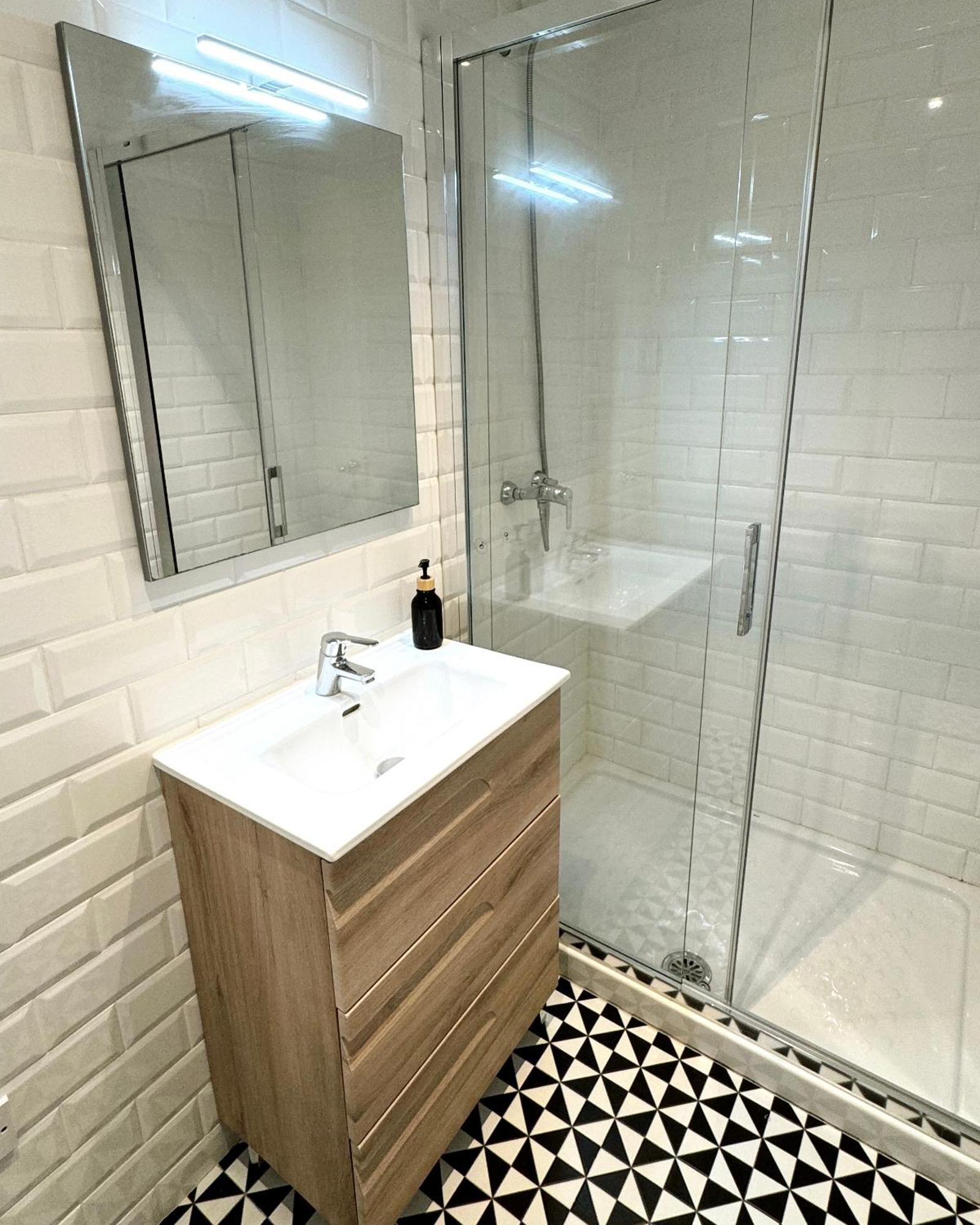 Delightful City Centre Studio Clarendon Apartment - Grand Central House 直布罗陀 外观 照片