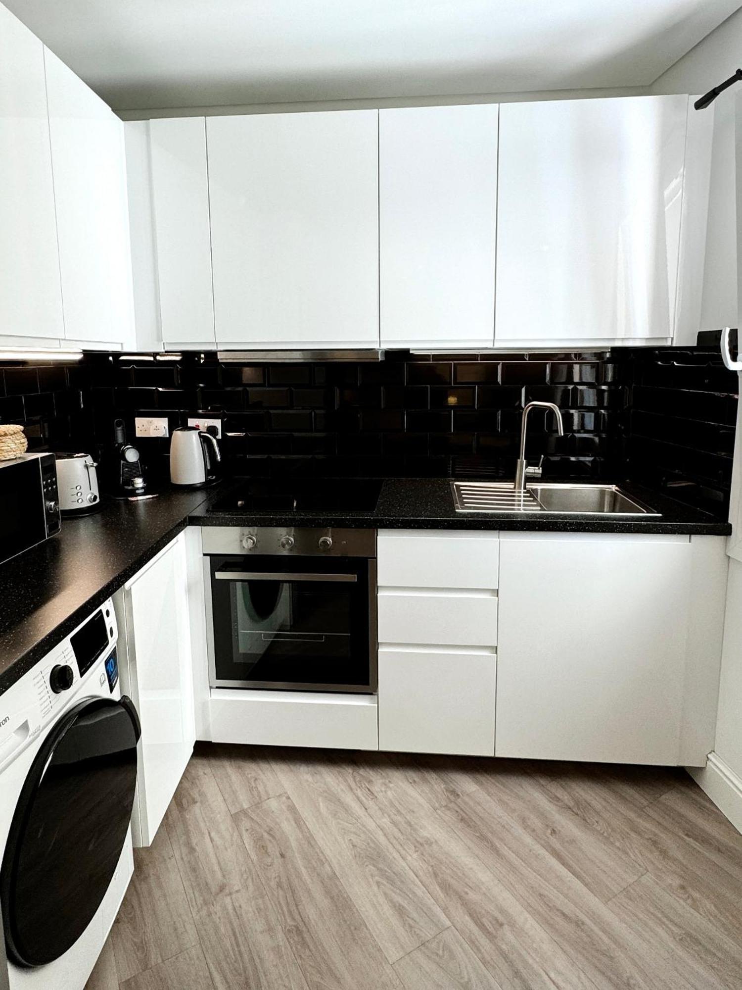 Delightful City Centre Studio Clarendon Apartment - Grand Central House 直布罗陀 外观 照片