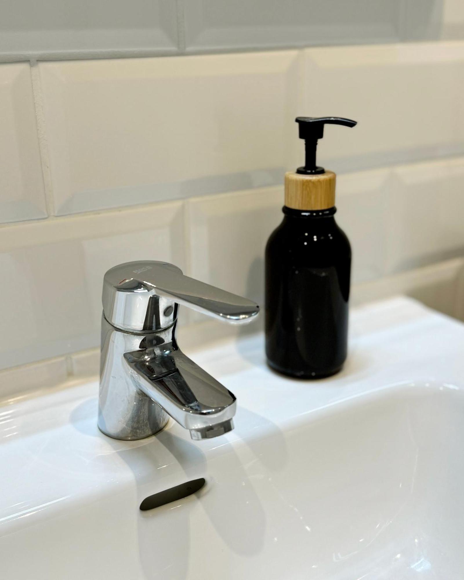 Delightful City Centre Studio Clarendon Apartment - Grand Central House 直布罗陀 外观 照片