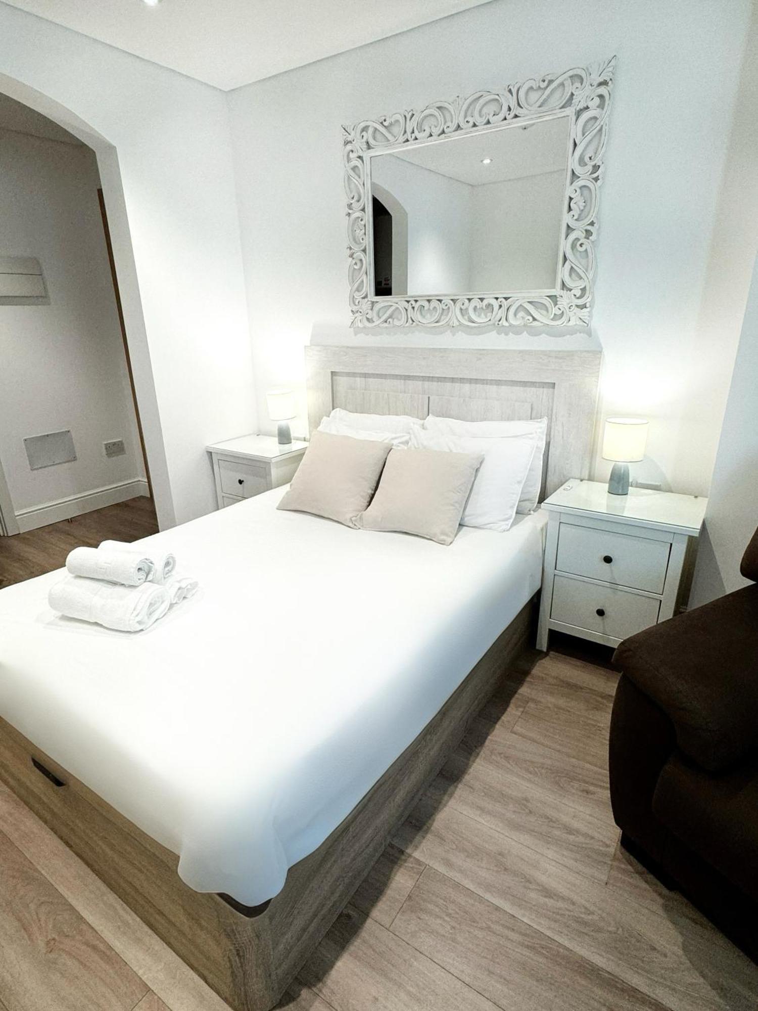 Delightful City Centre Studio Clarendon Apartment - Grand Central House 直布罗陀 外观 照片
